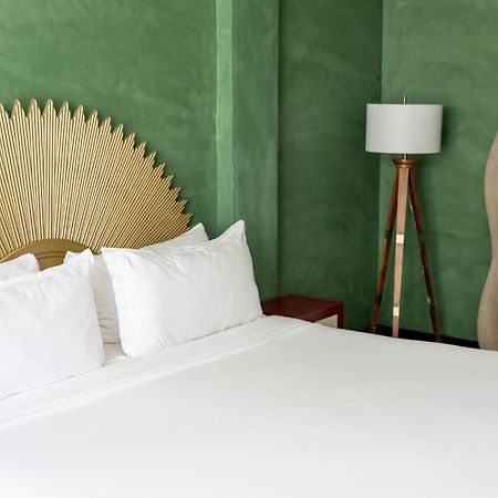 Crest Hotel Suites Маями Бийч Екстериор снимка
