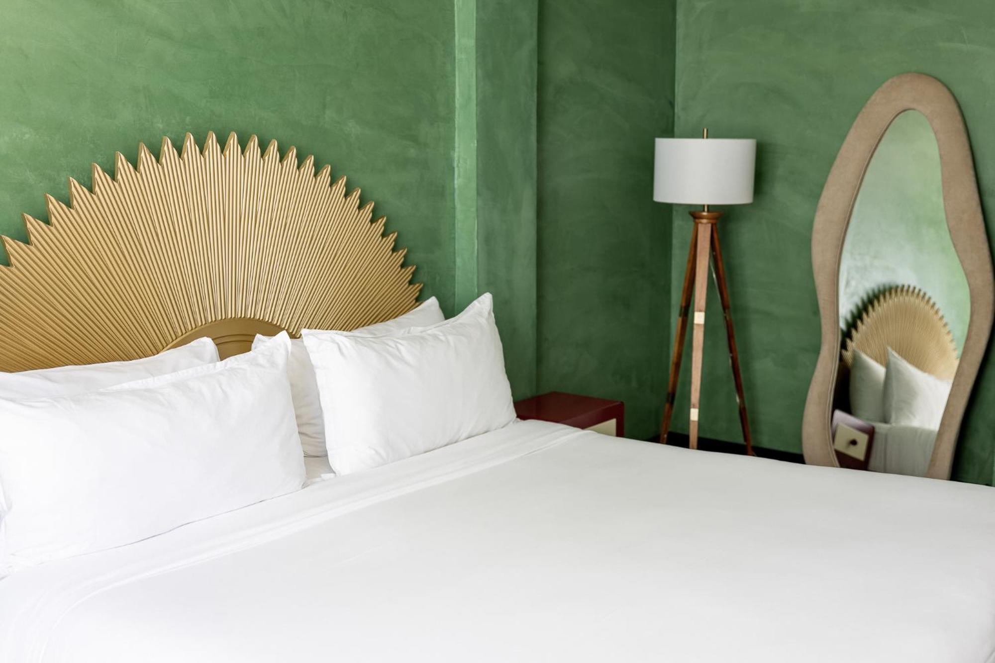 Crest Hotel Suites Маями Бийч Екстериор снимка