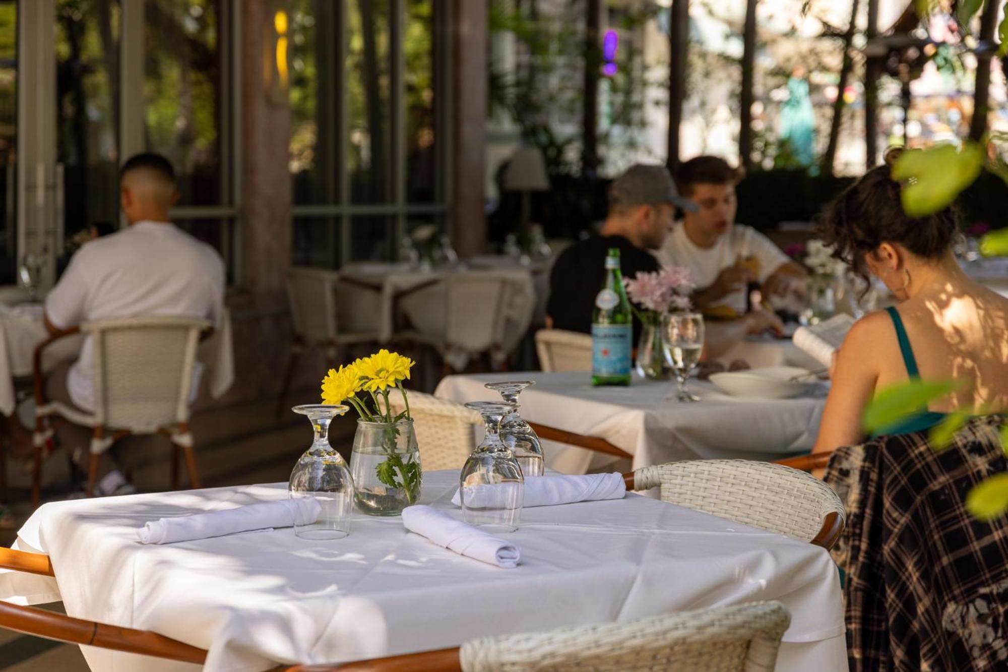 Crest Hotel Suites Маями Бийч Екстериор снимка