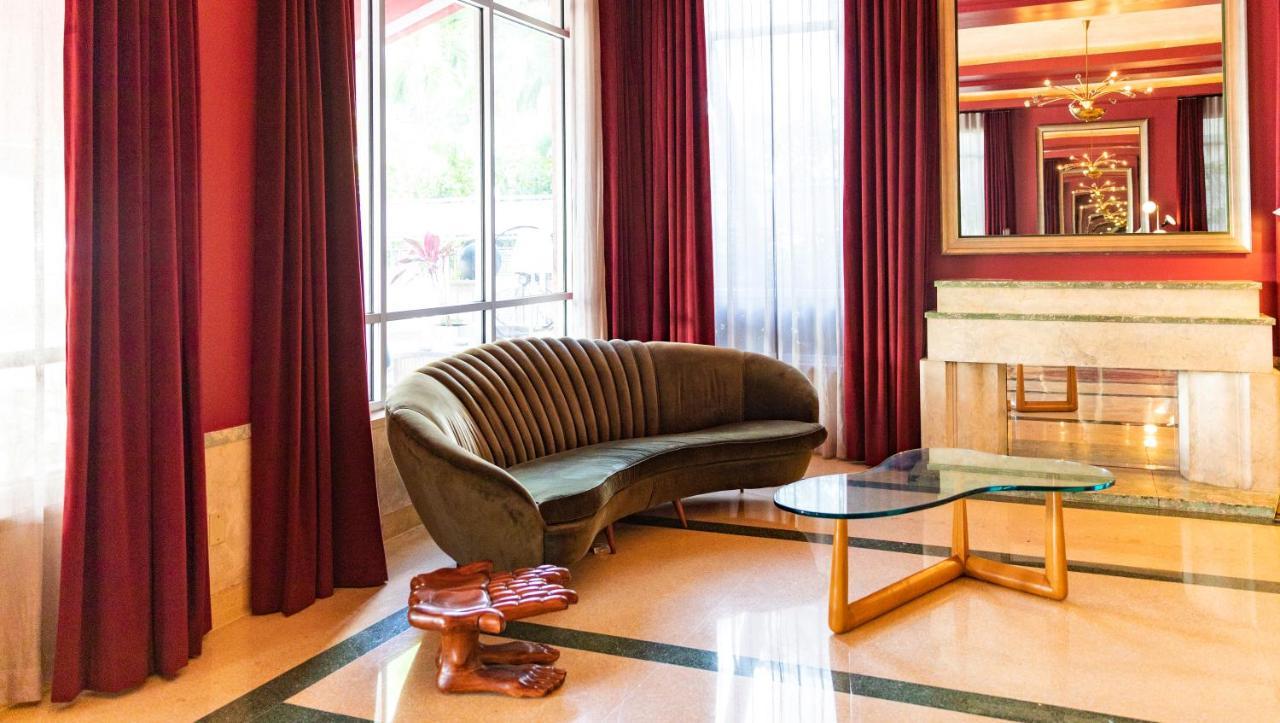 Crest Hotel Suites Маями Бийч Екстериор снимка