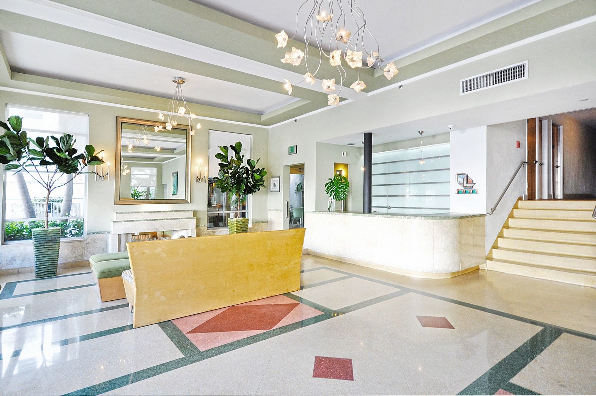 Crest Hotel Suites Маями Бийч Екстериор снимка